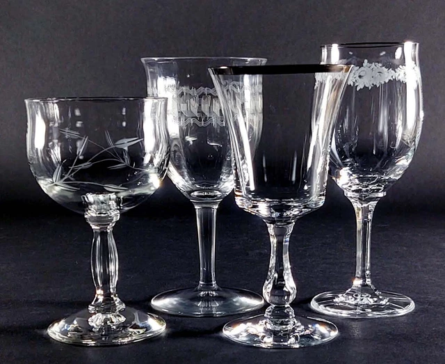 Juego de 4 vasos de vino vintage con vasos de agua desiguales - ¡Tengo más!