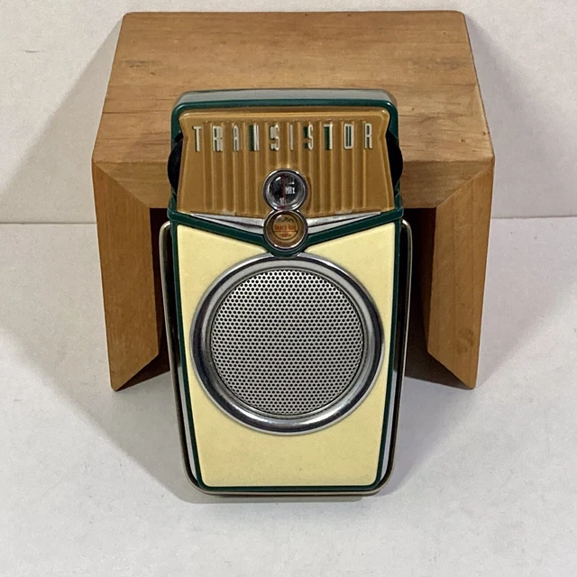 BEACH BOY RADIO Retro Style Portable AM/FM Radio w Built in Speaker ...