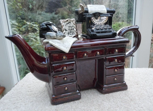 RARE VINTAGE PAUL Cardew Crime Writer Desk 3D Teapot “Murder at