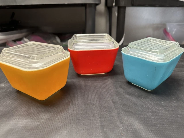 VINTAGE PYREX 1 1/2 CUP REFRIGERATOR DISH - LOT OF 3 - Different Colors- 501B