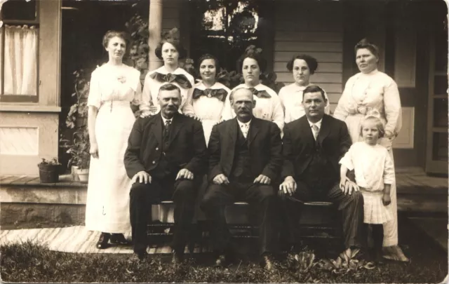 BERLIN, WI, FAMILY PORTRAIT antique real photo postcard rppc WISCONSIN c1910