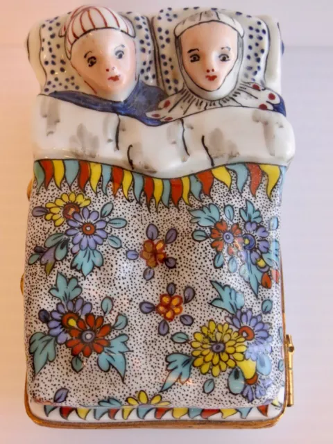 RARE LIMOGES FRANCE Elegant Bed Couple French Hinged Trinket Box Peint Main