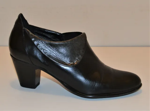 Woman’s Everybody Monza Style Leather Bootie – 38/8