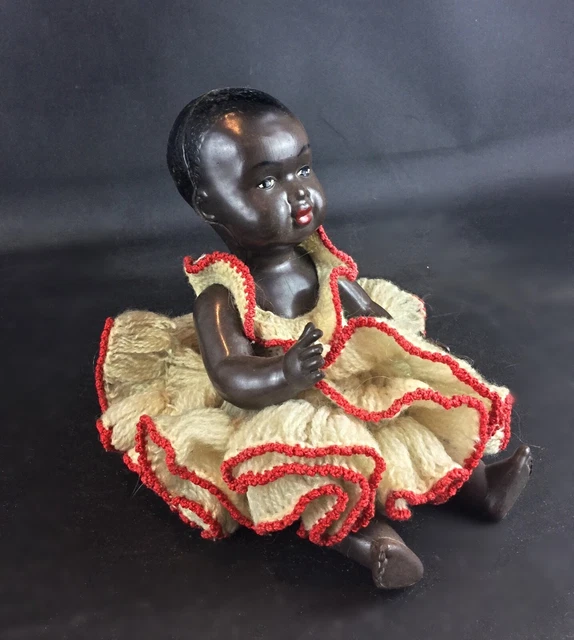 Ancienne petite poupée / poupon, en papier maché, vintage