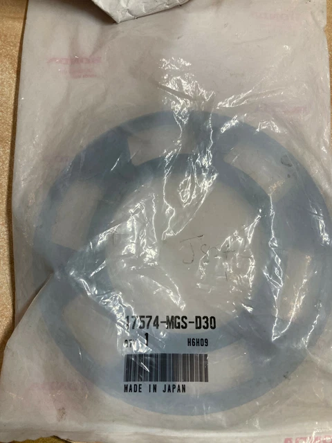 Honda 17574-MCF-000 - BASE GASKET