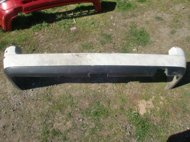 pare choc arrière de Seat inca ou vw caddy , 6K9807417 (réf 3877)