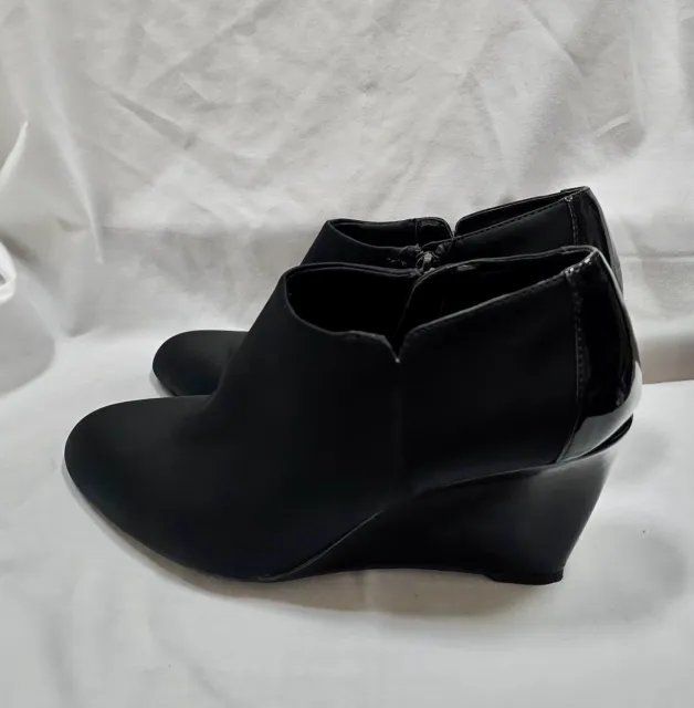 Bandolino Wedge Black Booties Boots Textile / Patent Leather Zip Womens Size 10M