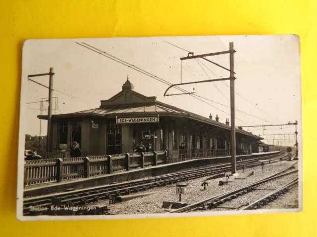 Alte Foto AK Station Ede- Wageningen  Bahnhof Bahnsteig