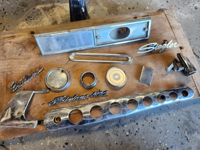 Vtg Hood Ornamet/emblems