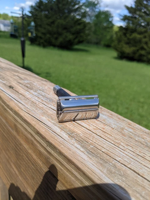 Gillette 1967 Black Handle Slvr Tne Flare Tip Super Speed DE Safety Razor (M-1)