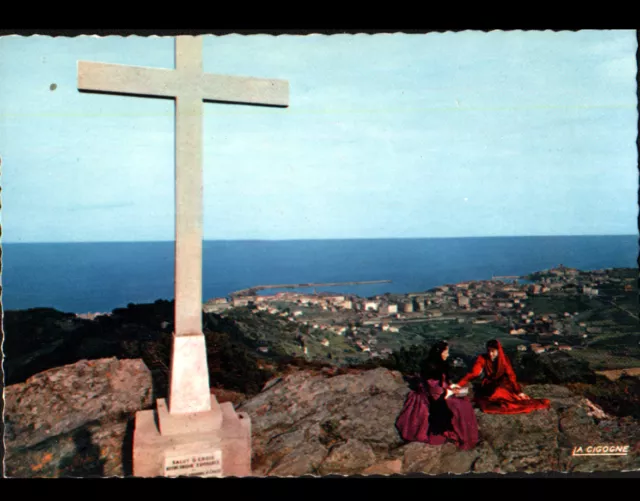 BASTIA (Corse) FEMME LISEUSE costumée au CALVAIRE & VILLAS en vue aérienne