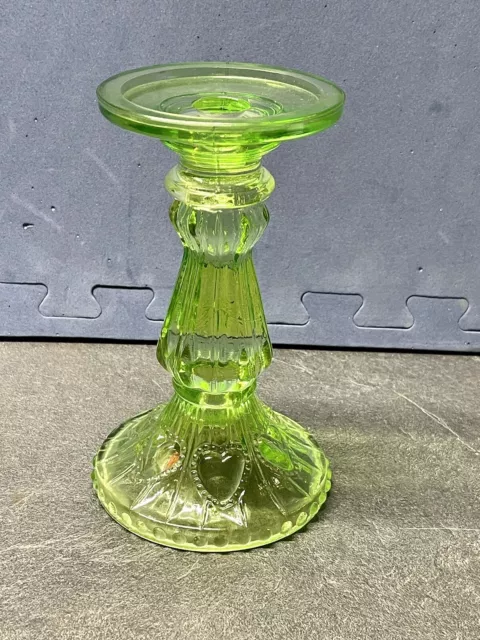 Bougeoir Ancien En Verre Vert , Portieux ?