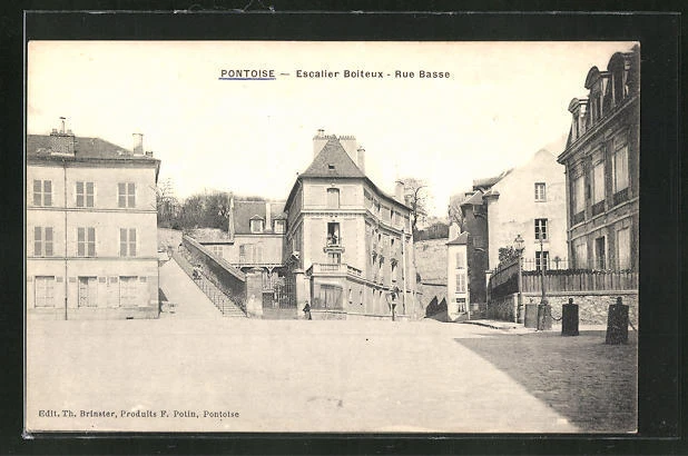 CPA Pontoise, Escalier Boiteux, Rue Basse, vue de la rue
