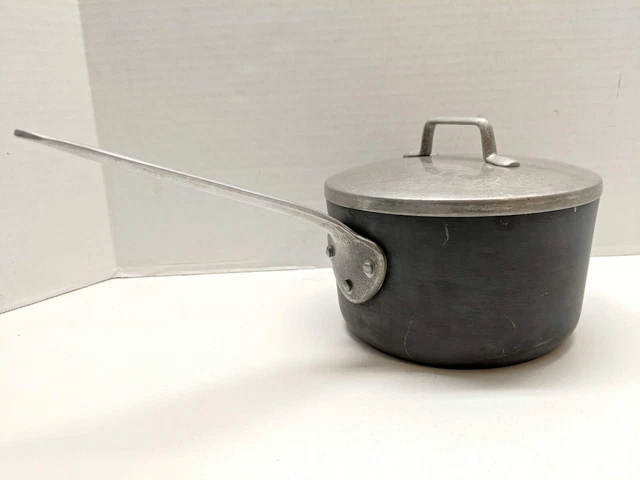 Magnalite Professional GHC Anodized Aluminum 2 Quart Pan w/ Lid