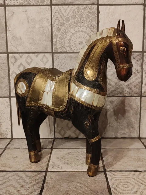 Scultura in legno raffigurante cavallo Marwari