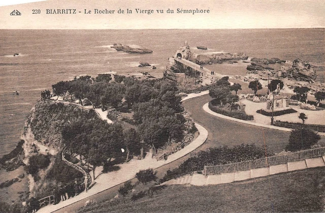 BIARRITZ- Le Rocher de la Vierge vu de Sémaphore -