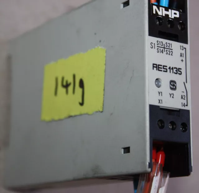 Schmersal Safety relay module AES 1135 NHP RES1135 2