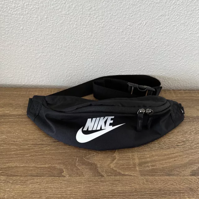 Nike Heritage Hip Pack Sport Pack Fanny Pack Expandable Waist Bag Black / White