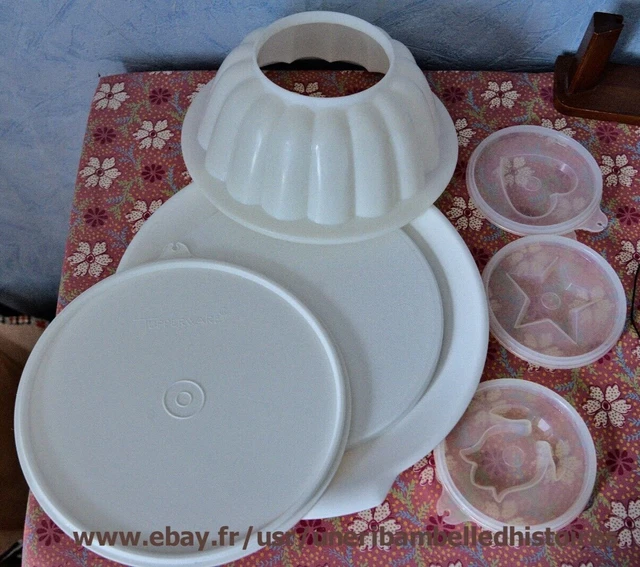 Vends plusieurs tupperwares. Saladiers,grand moule à Charlotte,saladier étoile. Je vends le lot complet si possible sinon à la pièce