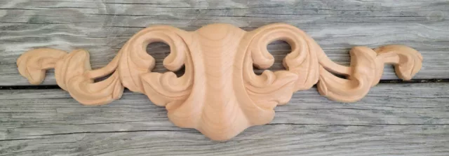 Aplique de madera superposición de corona de cereza. "Colección Metamorphosis 20""x5 3/4""X 1 1/2"