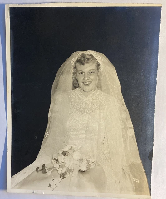 Vintage Pretty Woman Wedding Picture Photograph Dress Veil Flowers