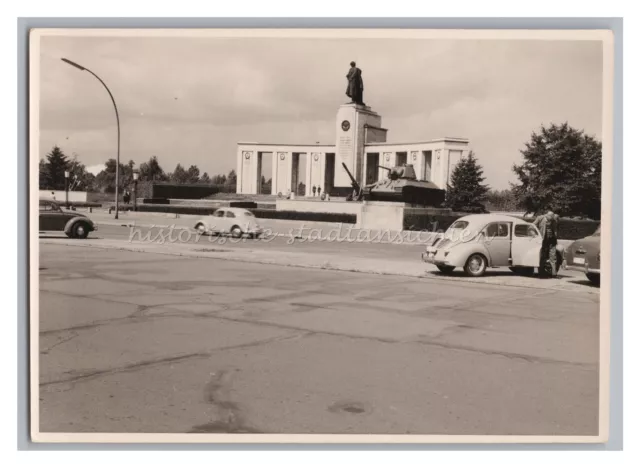 Berlin - 3 VW-Käfer vor Sowjetisches Ehrenmal - Auto Dankmal - Altes Foto 1950er