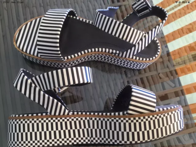 ZARA SUPERBES SANDALES Compens es Habill es Noir Blanc Pointure