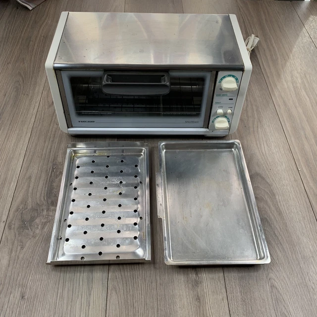BLACK & DECKER SpaceMaker Toaster Oven Broiler TRO 750 TY1 Space Saver
