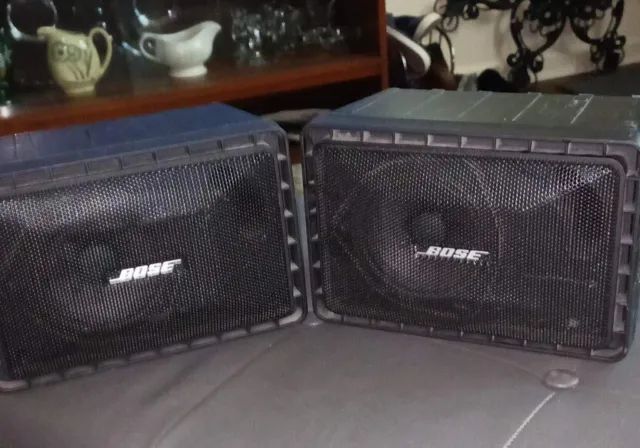 Bose Roommate II Powered Speakers with no cables