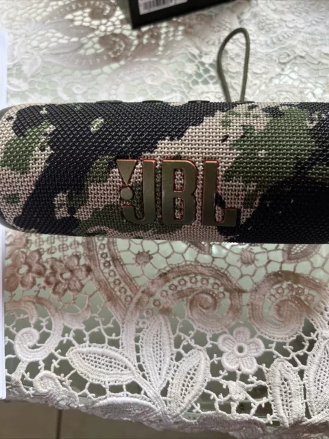 JBL Flip 6 Bluetooth Lautsprecher - Camouflage Grün