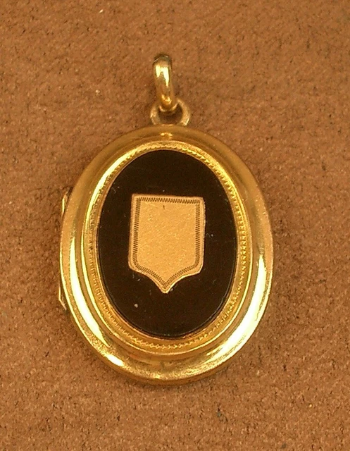 Pendentif Ancien En Métal Doré Avec Une Superbe Agate Pourpre Polie - Bijou Vintage, France