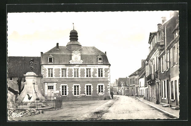 CPA Donzy, Place et l´Hotel de Ville 1962