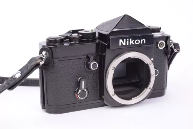 Appareil photo reflex Nikon F2 noir. Boitier seul avec prisme toit #7564273