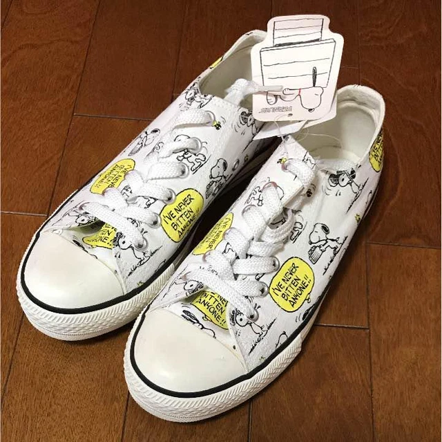 snoopy sneakers medium size new