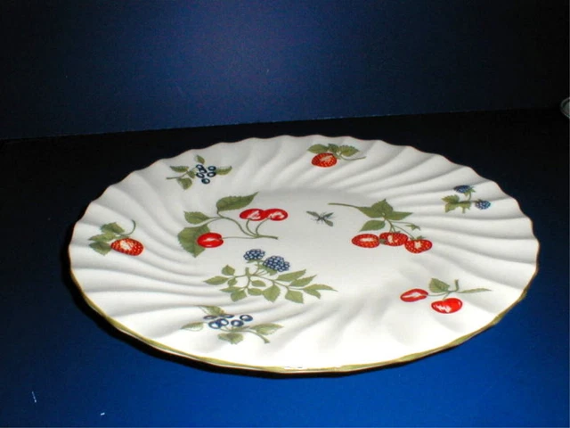 Crown Staffordshire Bone China HAMPTON Dinner Plate (loc-25) Red Cherries
