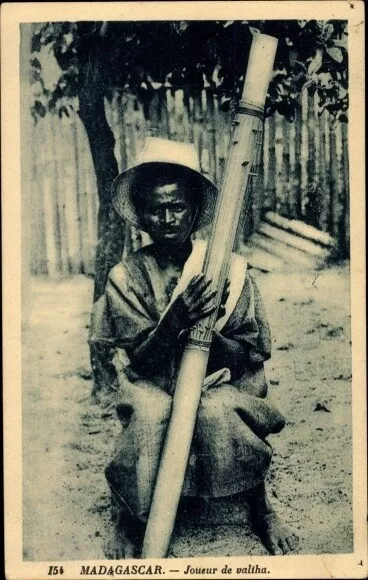 Ak Madagaskar, Joueur de valtha, afrikanischer Musiker - 3843949