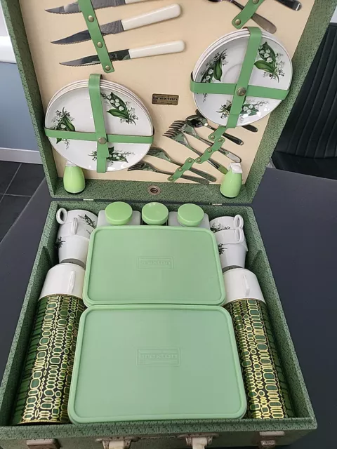 Vintage Brexton Green Picnic Box Set. 1950'S 4 Piece Set Of 33 Pieces. Complete.