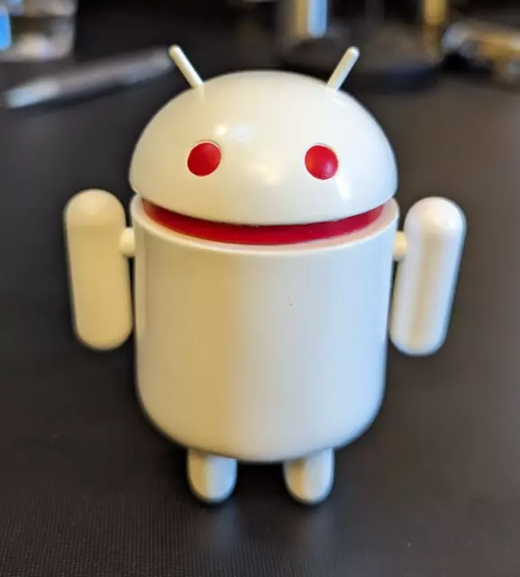 Android Mini Collectible Vinyl Figure Series 1 - ALBINO (Rare)