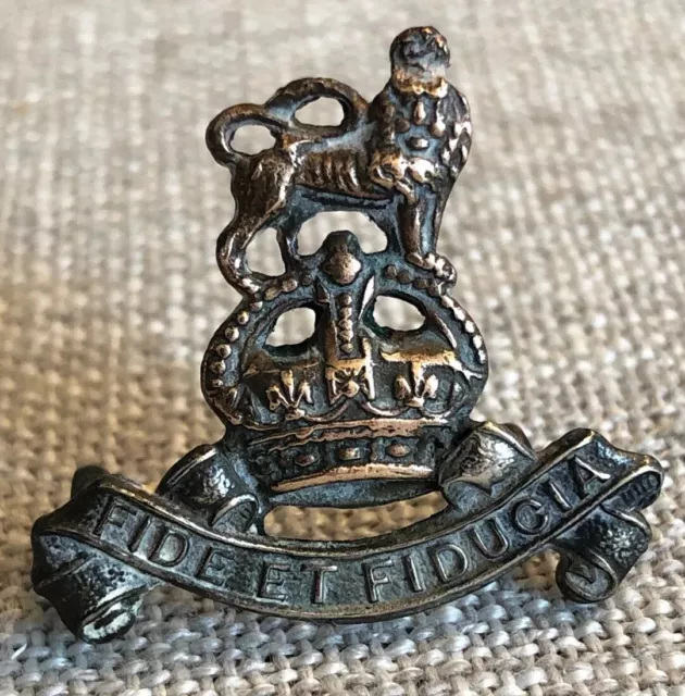 British WWI Era Fide Et Fiducia Royal Army Pay Corps Hat Cap Badge