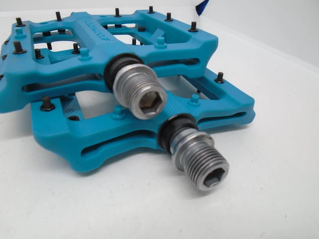 Nukeproof Neutron EVO (Electron EVO) Flat Pedals TURQUOISE ! 3