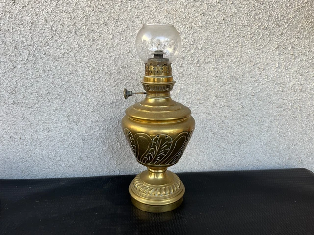 Grande Lampe à Huile En Laiton – Marque Villedieu – Époque 1900 – Anse