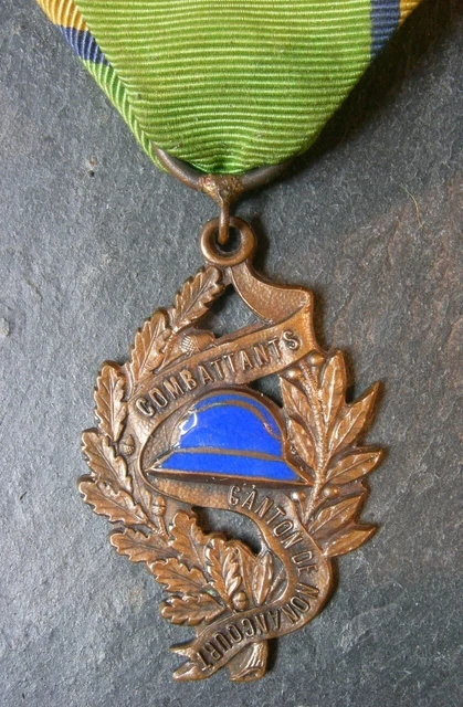 Médaille UNC Casque Adrian 27mm UNION NATIONALE COMBATTANTS FRENCH MEDAL