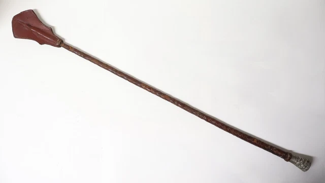 Ancienne cravache en cuir avec poignée, pommeau en argent