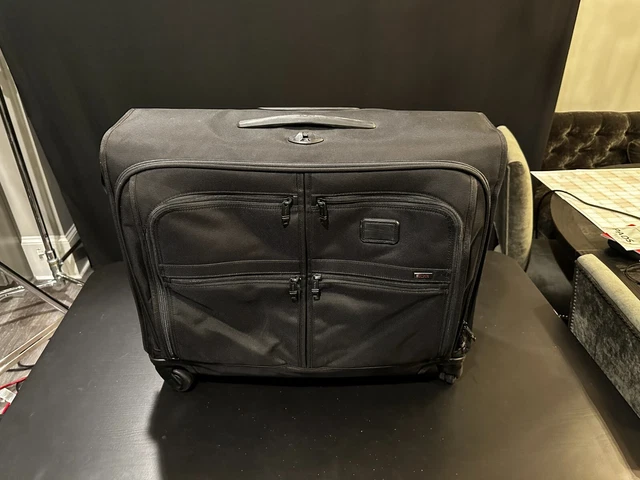 Used TUMI ALPHA 2 Black EXTENDED TRIP 4 WHEELED SPINNER GARMENT Bag$1295