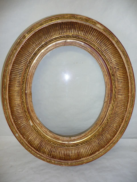 Cadre ovale en bois doré Epoque XIX Style Louis XVI
