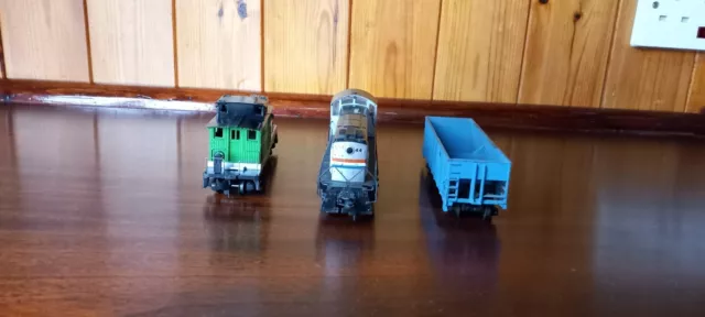 Ho Gauge Kato Amtrak Locomotive  And Wagons