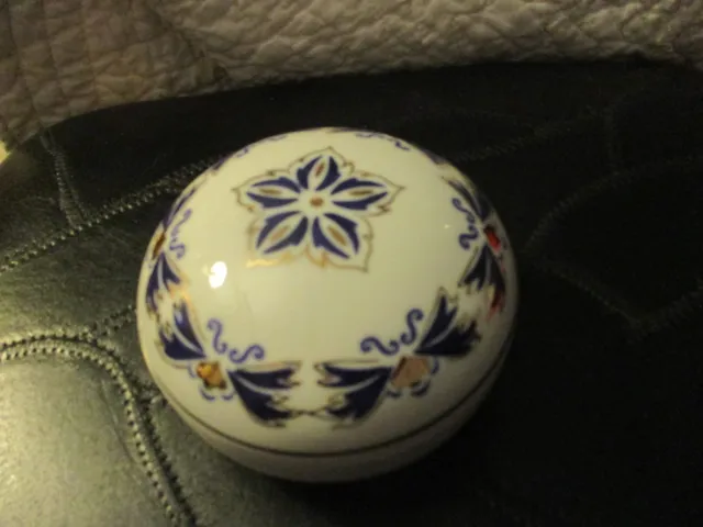Kalocsa Hand Painted Porcelain Decorated Beautiful  Trinket Box 3