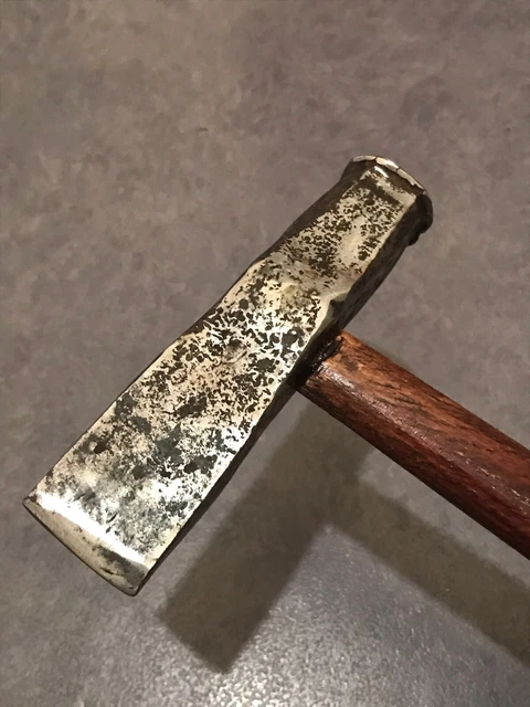 Petit Marteau Ancien – Outil Vintage, état D’usage, Parfait Pour Bricolage Léger Ou Décoration