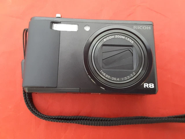 Ricoh R8 Compact Digital Camera, 10 Megapixel,  7.1 Optical Wide Zoom Lens