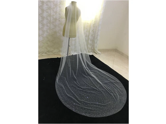 Bridal veil with beads and rhinestones ivory